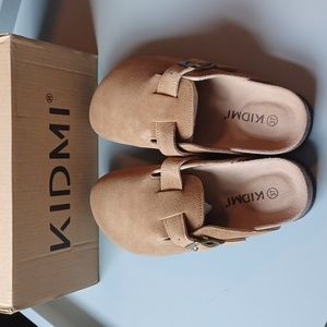 Women's Suede Clogs. New in Box. Size 6.5. Light brown